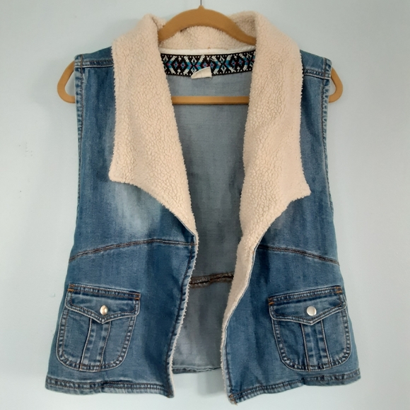 SUGAR Magnolia Vest - Picture 1 of 7